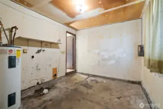 Tandem 2-car garage. Potential to add another bed/bath.