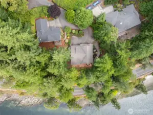 High above Tracyton Blvd, yet a private setting from the neighbors.