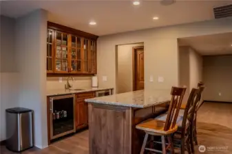 Rec room & wet bar!