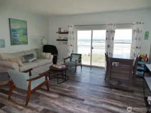 Living/Dining Room w/ comfortable furnishings.