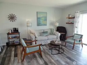Living Area w/ comfortable furnishings.