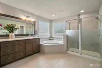 5 Piece Primary Bath with Dual Vanity & Large Soaking Tub