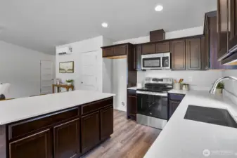 Photographs are for illustrative purposes only. Features, finishes, interior/exterior colors, landscaping and floorplan shown may vary from actual homes built.
