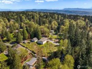 Woodland trails, state parks, beloved Cottage Lake and access to multiple ski resorts are all close by.