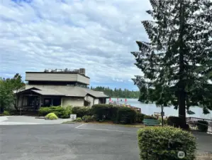 Lakeshore Restaurant - Dine with an exquisite