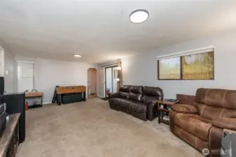 Spacious Flex room with attached bathroom