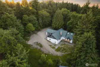 Large, private lot tucked away in the trees