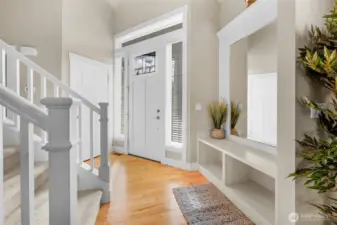 Front Foyer Lots of Light