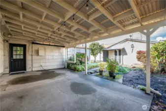 This would be a great place to hang out; there's even some room to add your own touches