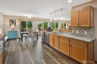 Spacious kitchen with eating area - an entertainers dream!