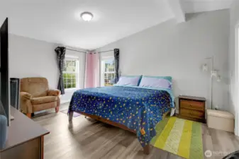 Large primary bedroom