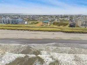 Mesmerizing wave sounds and panoramic Pacific views.