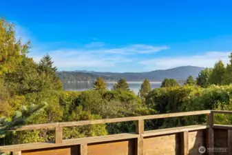 Great views of Lake Sammamish and Cascades from the main level.