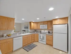 Efficient Kitchen w/ Drawer Pull Outs in Every Cabinet