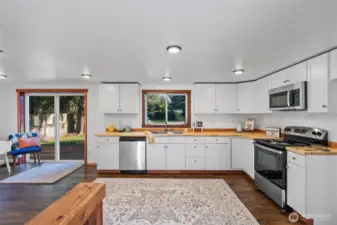 Large Kitchen w/Eating Space