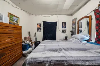 Guest bedroom 1 - main floor.