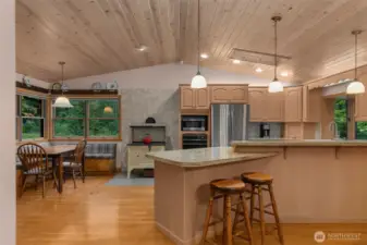 Kitchen - Breakfast Bar