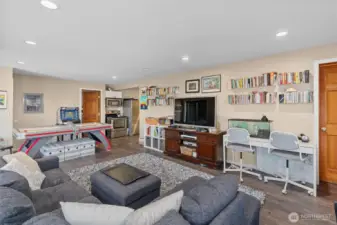 2-BEDROOM APARTMENT Lower level living room. Could be an amazing MIL or addition al income potential. Featuring views of the Puget Sound and Mount Rainier, 2 ensuite bedrooms, kitchen and seperate laundry room.