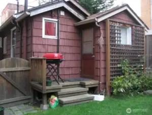 5th unit is cottage in back