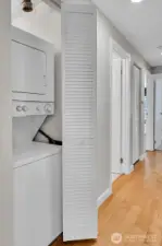 Life is easy with in-unit laundry.