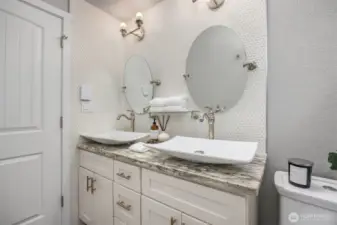 Upstairs Full Bathroom - View 2