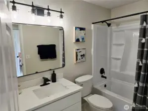 Full upstairs bathroom