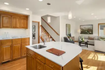 Plenty of cupboards to store all your kitchen needs.