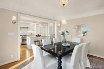 Large dining room perfect for entertaining