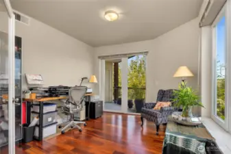 Office/flex room