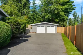 Garage/Parking
