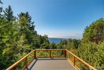 A lower viewing platform for sunset viewing.
