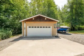 Garage - 2-car, insulated, heated