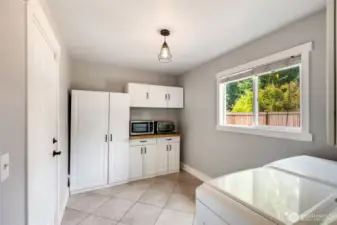 Bonus space including main floor laundry