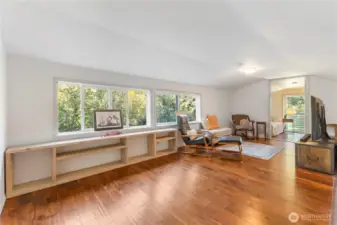 2nd floor large & bright bonus space between 2nd  3rd bedrooms