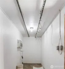 Lower lot temp-controlled root cellar/cooler