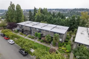 Bird’s-eye view of the community and surrounding neighborhood.