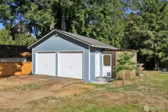 Detached 2-car garage/workshop with power and a greenhouse in the backyard. Park your golf-cart, motorcycle, etcc.