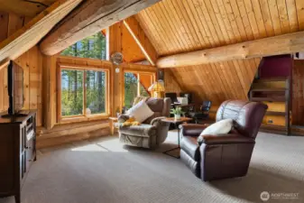 Loft w Vaulted Ceilings