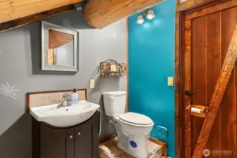 Loft Space w Powder Bathroom