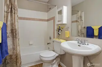 Full Bath with Tub/Shower Combo