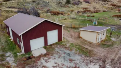 roundpen and well house and shop