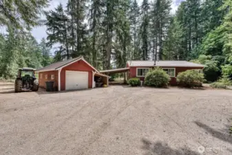 Welcome to the cutest little farm in Kitsap, You will love the large circular driveway for easy ingress and egress.