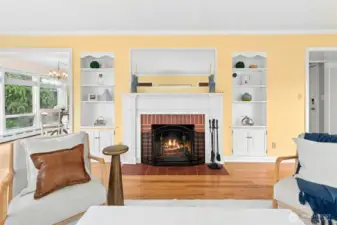 Living room w/ gas Fireplace