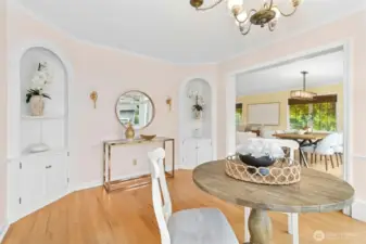 Breakfast room with built-in Hutches
