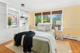Bedroom (1) / Office on Main