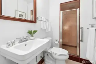 3/4 guest bath, convenient for guests of every age