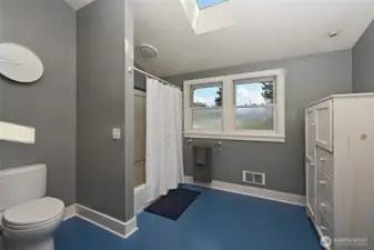 Large Upstairs Bathroom