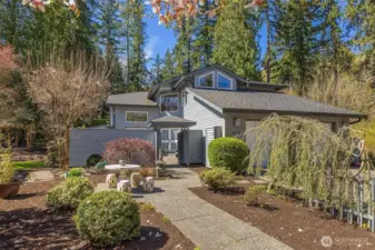 Tucked away on a secluded 1/2 acre sanctuary in the heart of Norway Hill, this immaculate NW Contemporary reveals itself with striking style.