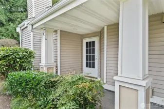 Lovely covered walkway to the front door~