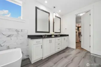 Primary bedroom suite-Walk-in closet